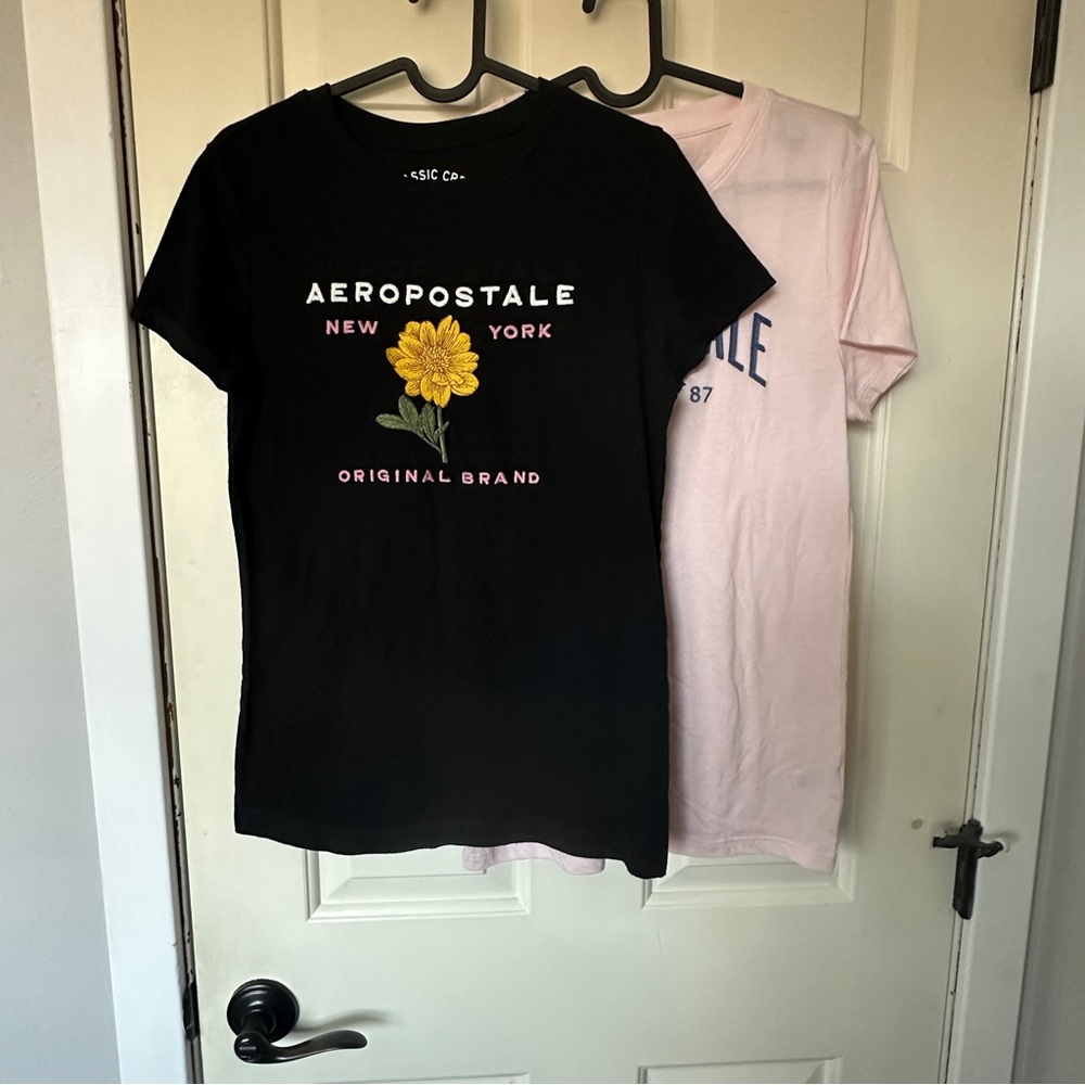Aeropostale t-shirts juniors size L set of 2